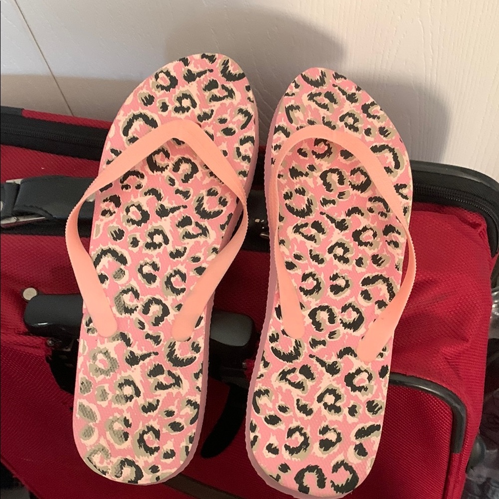 Stylish Pink Leopard Print Flip Flops